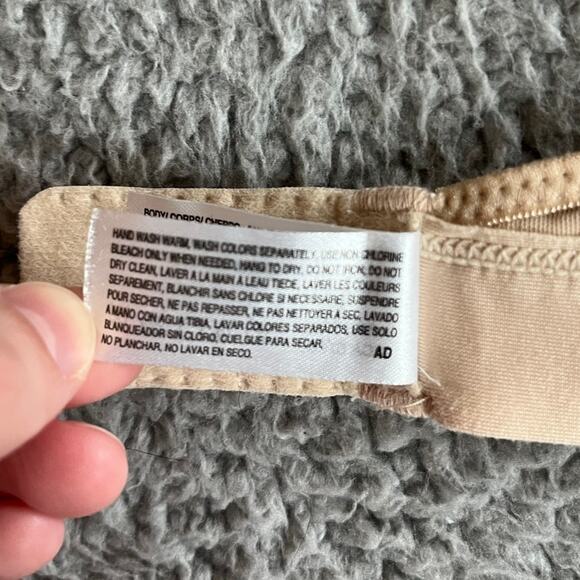 Wacoal Bralette 38 Lace Floral Embroidery V-Neck Comfort Wireless Cream Bra - Picture 5 of 16